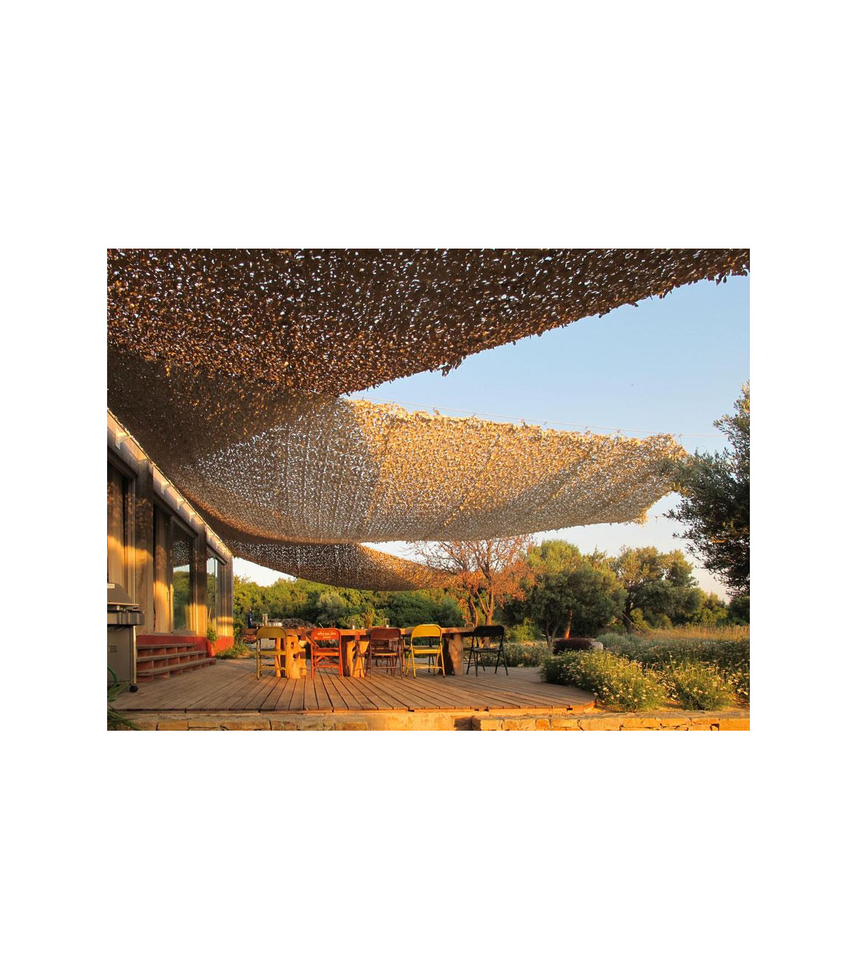 Δίχτυα Σκίασης σε τριγωνικό σχήμα με μεταλλικό πλαίσιο και πλευρά 4μ (Διαστάσεις 4x4x4,80μ)